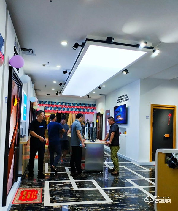 中國智能鎖網(wǎng)祝賀：忠恒高配智能門鎖淄博旗艦店迎開門紅