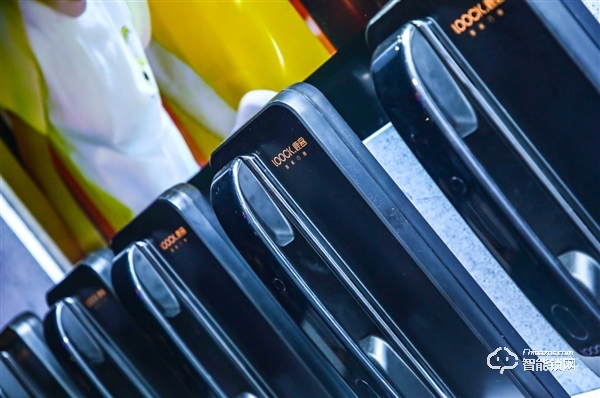 鹿客推出首款全自動推拉智能門鎖P1 售價3699元