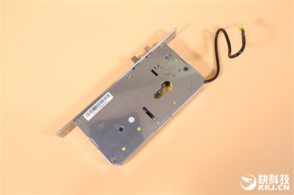 小米首款高端全自動智能鎖圖賞，1699元一觸即開門