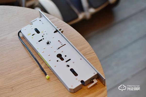 全新配色，小米推出新品智能門鎖，僅1399