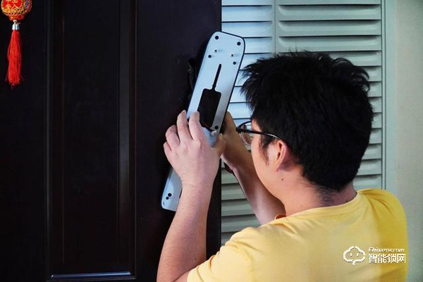 換上人生第一把智能鎖，不帶鑰匙的感覺真是太爽了