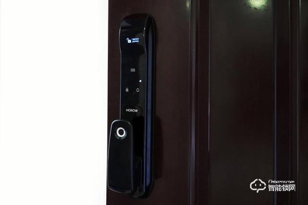 換上人生第一把智能鎖，不帶鑰匙的感覺真是太爽了