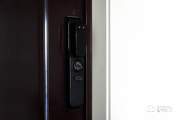 換上人生第一把智能鎖，不帶鑰匙的感覺真是太爽了