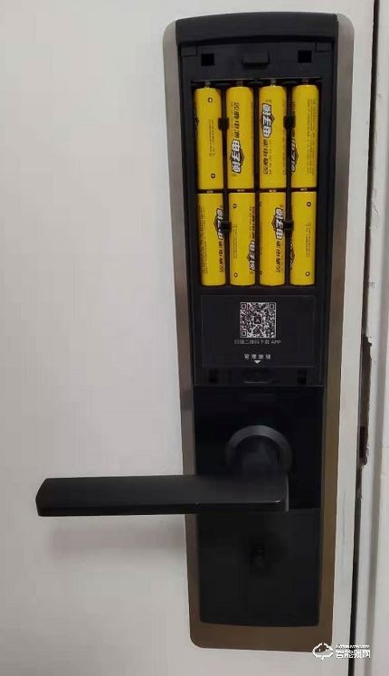 選擇華為智卡青稞智能指紋鎖，裝修煥新享受生活！