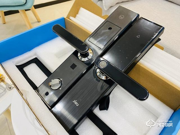 999媲美3999，是誰在攪局智能鎖市場？網(wǎng)友：蘇寧小Biu干的