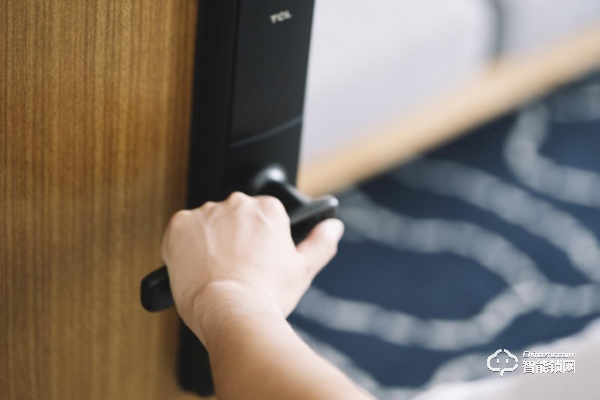 德國(guó)IF紅點(diǎn)獎(jiǎng)團(tuán)隊(duì)操刀，TCL這款智能鎖實(shí)在太硬核