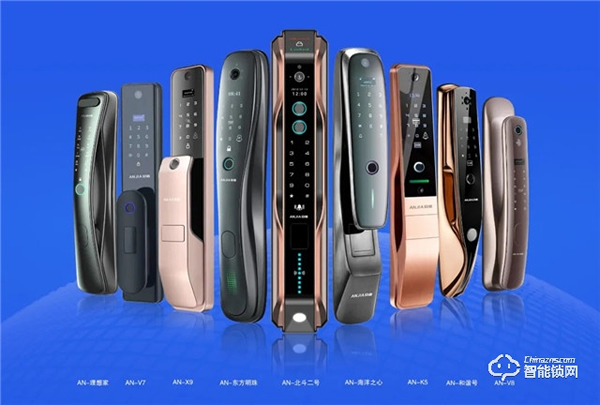 拎著大包小包望門生嘆，輕松開門我有安嘉智能鎖