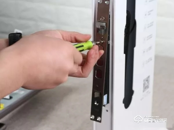 歐瑞博T1智能門(mén)鎖體驗(yàn)：指紋識(shí)別精準(zhǔn)支持多項(xiàng)智能防護(hù)