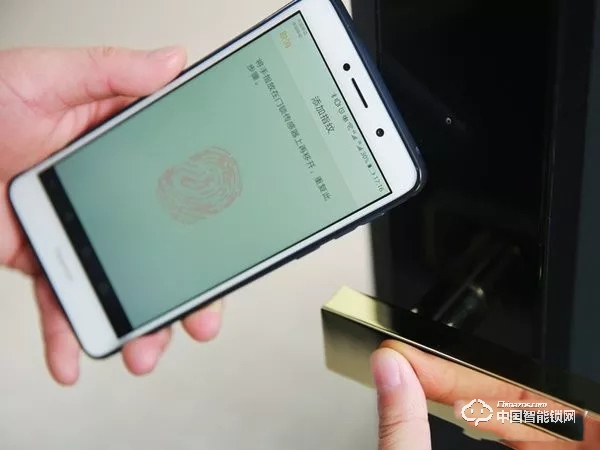 歐瑞博T1智能門(mén)鎖體驗(yàn)：指紋識(shí)別精準(zhǔn)支持多項(xiàng)智能防護(hù)