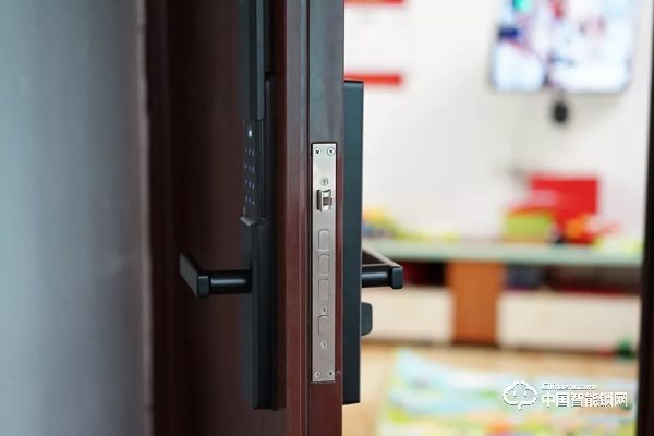 實際測評：亞太天能指紋鎖v1w 展現智能鎖的安全便捷