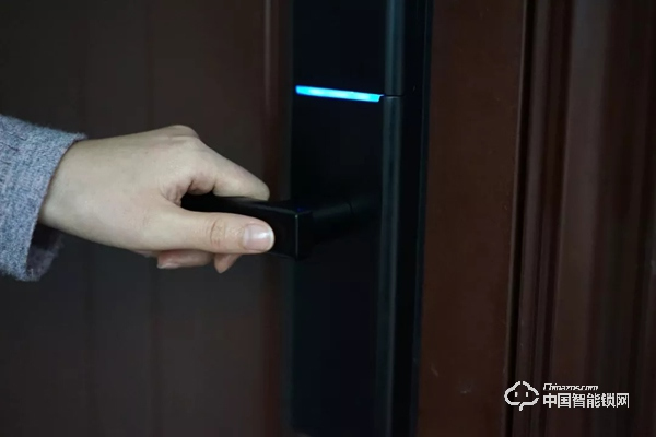 實際測評：亞太天能指紋鎖v1w 展現智能鎖的安全便捷