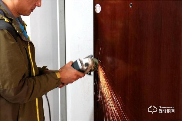 小益E206指紋鎖使用測評 千元鎖表現(xiàn)更出色