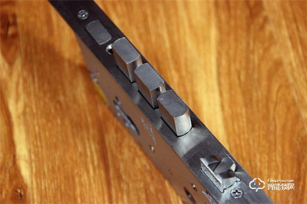 指紋鎖界的價格屠夫 小益指紋鎖E206入手體驗