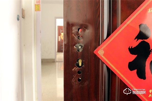 指紋鎖界的價格屠夫 小益指紋鎖E206入手體驗