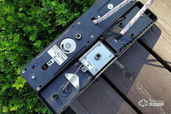 方正智能鎖評測：高科技時(shí)代，用方正智能鎖住家的安全