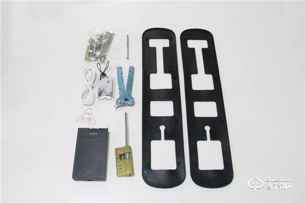 人臉鎖市場(chǎng)實(shí)力黑馬！聯(lián)合二號(hào)人臉識(shí)別全自動(dòng)智能鎖開(kāi)箱圖賞