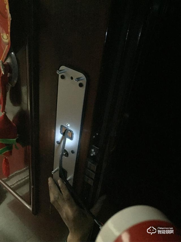 這款云起指紋鎖是榮獲了IF設計大獎的產品設計材質做工都無可挑剔