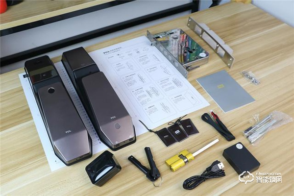 TCL智能鎖實力攪局，外觀新穎別樹一幟，一鍵開關更方便