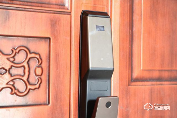 TCL智能鎖實力攪局，外觀新穎別樹一幟，一鍵開關更方便