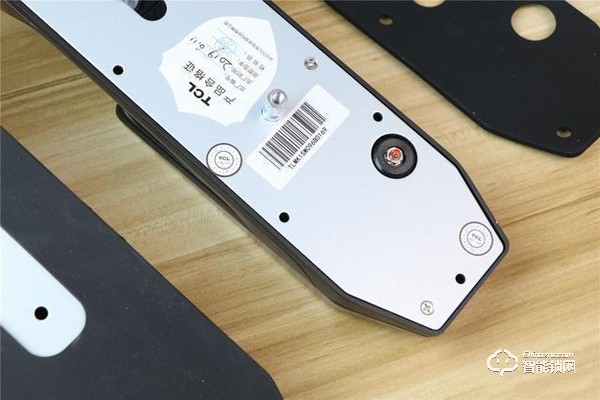 TCL智能鎖實力攪局，外觀新穎別樹一幟，一鍵開關更方便