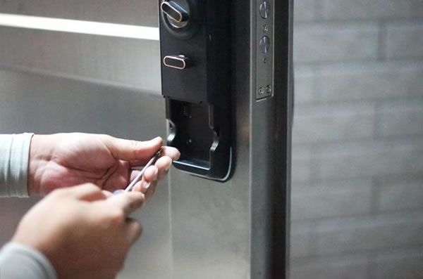 便捷安全兩不誤，希箭C1炫酷黑全自動智能鎖入手記