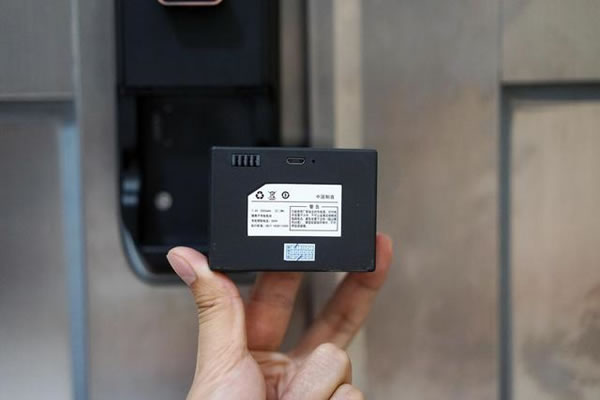 便捷安全兩不誤，希箭C1炫酷黑全自動智能鎖入手記