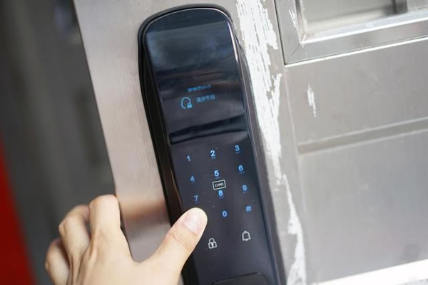 便捷安全兩不誤，希箭C1炫酷黑全自動智能鎖入手記