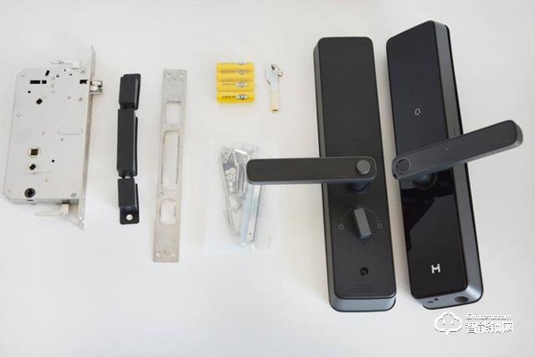 用防彈玻璃做面板，到底有多堅固，創米小白智能門鎖G1親測