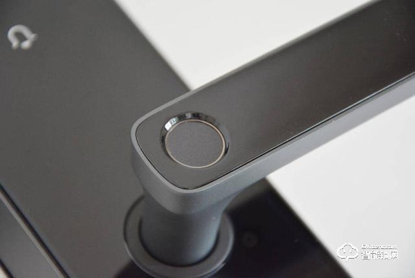 用防彈玻璃做面板，到底有多堅固，創米小白智能門鎖G1親測