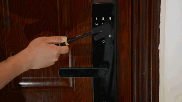 用防彈玻璃做面板，到底有多堅固，創米小白智能門鎖G1親測