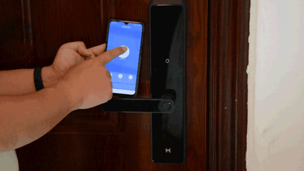 用防彈玻璃做面板，到底有多堅固，創米小白智能門鎖G1親測