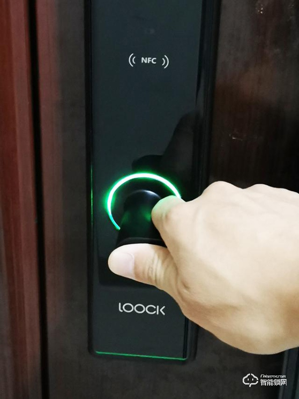 指紋鎖什么品牌好？德施曼、鹿客、派瑞軍工裝甲智能鎖試用測評