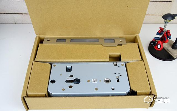 799元的簡約智能門鎖小米有品定制版，五種解鎖方式，簡約不簡單