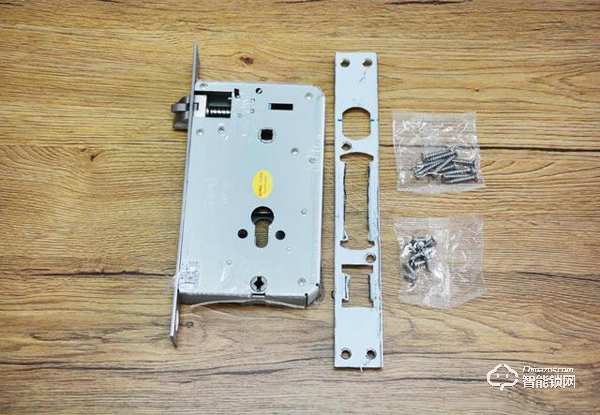 夠安全，買得起，售價僅幾百元的小益E206T智能鎖測評