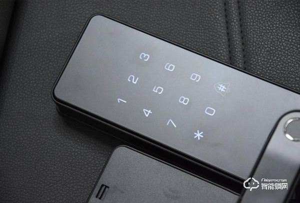 夠安全，買得起，售價僅幾百元的小益E206T智能鎖測評