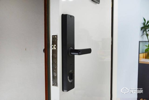 夠安全，買得起，售價僅幾百元的小益E206T智能鎖測評