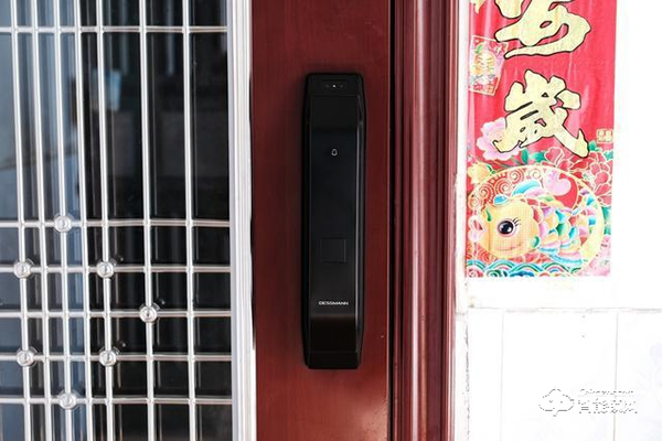 德施曼R7人臉識(shí)別智能鎖，換一個(gè)更加輕松的方式進(jìn)家門