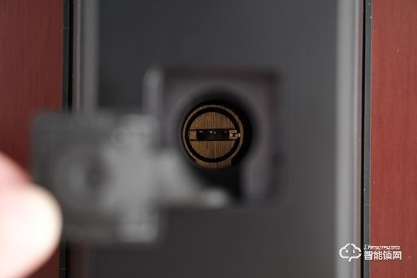 德施曼R7人臉識(shí)別智能鎖，換一個(gè)更加輕松的方式進(jìn)家門