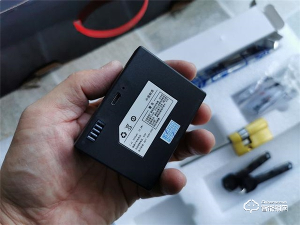 用了指紋鎖，才知道出門多便捷！希箭C1智能門鎖測評