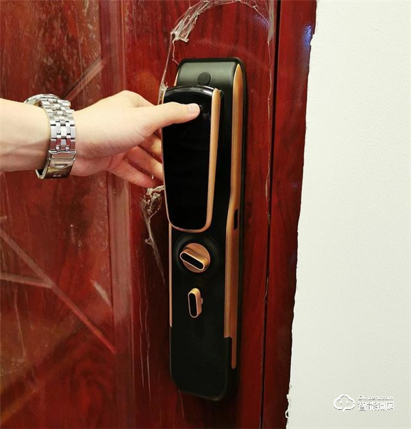 用了指紋鎖，才知道出門多便捷！希箭C1智能門鎖測評