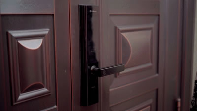 華為系史上性價比最高智能鎖，VOC指紋鎖x8初體驗測評