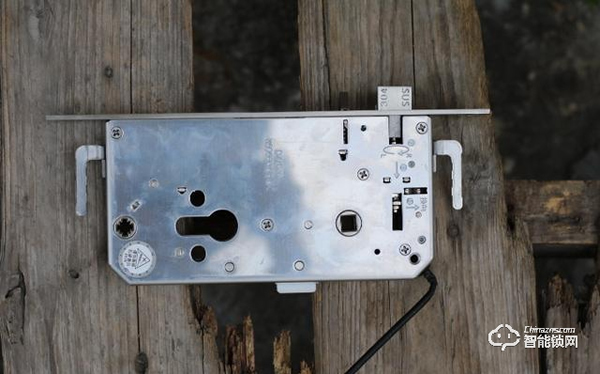 C級鎖芯+5D安全防護技術，TCL智能鎖安全杠桿滴