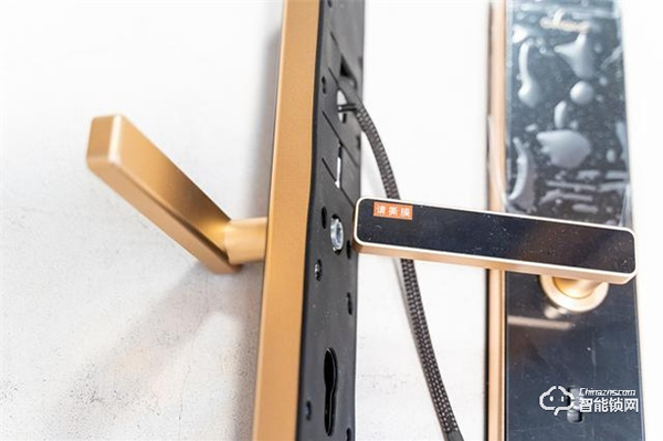 典雅外形下卻有最新科技，華為青稞Q7智能鎖體驗