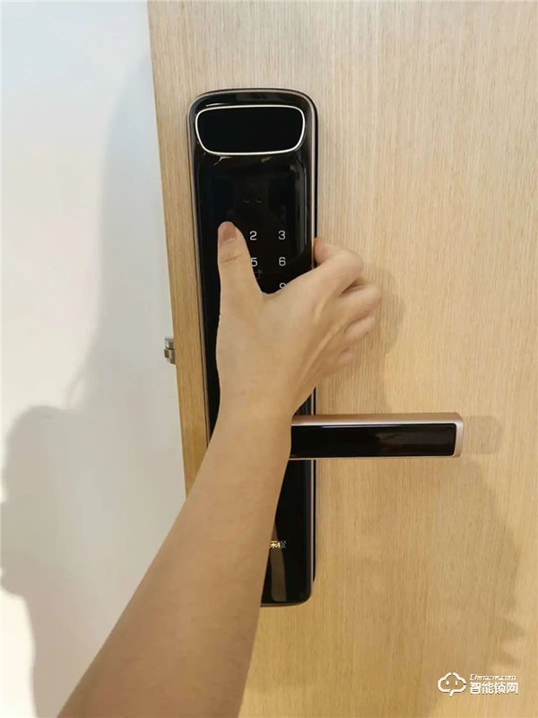 樂(lè)橙K6i人臉鎖新品測(cè)評(píng)：簡(jiǎn)約大氣，是一款值得入手的人臉識(shí)別智能鎖