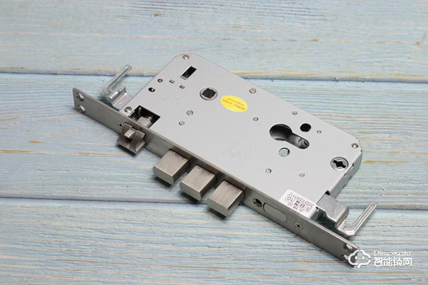 自帶貓眼遠程監控于一體：小益X6智能鎖