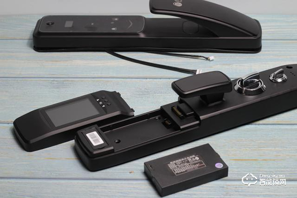 自帶貓眼遠程監控于一體：小益X6智能鎖