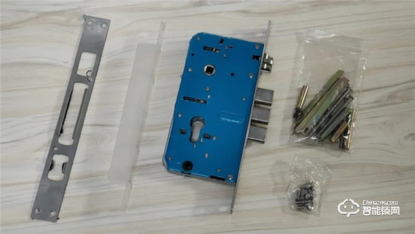 測評 | 金指碼全自動指紋鎖X3：輕奢、時(shí)尚、安全