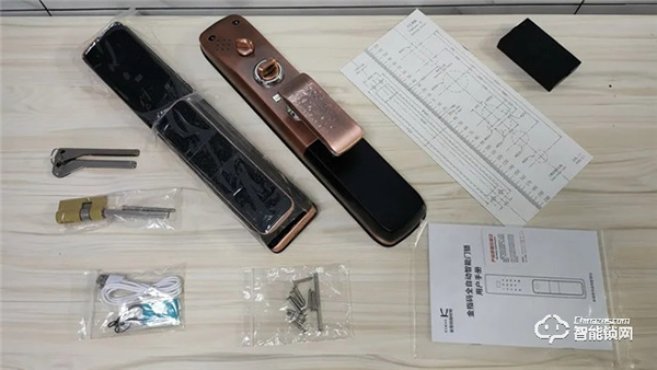 測評 | 金指碼全自動指紋鎖X3：輕奢、時(shí)尚、安全