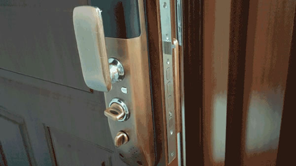 測評 | 金指碼全自動指紋鎖X3：輕奢、時(shí)尚、安全