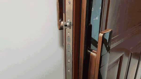 測評 | 金指碼全自動指紋鎖X3：輕奢、時(shí)尚、安全